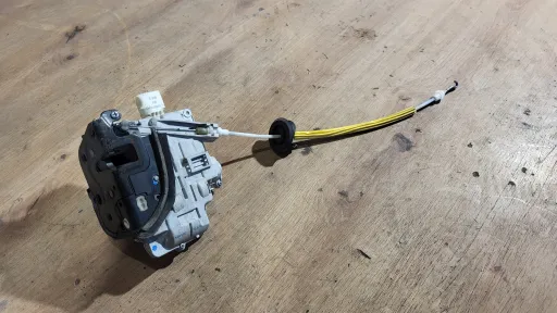 7 - Замок правой передней двери audi a3 8p hb 5d 04-07 7-контактный