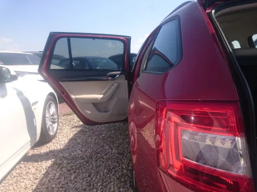 Солнечные лучи Skoda Octavia III Estate