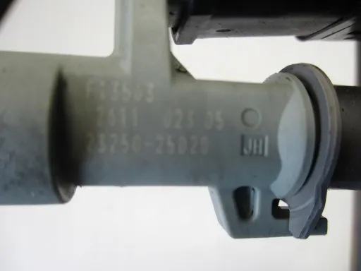 Toyota RAV 4 2,5 hyb 23250-25029 литьевая панель