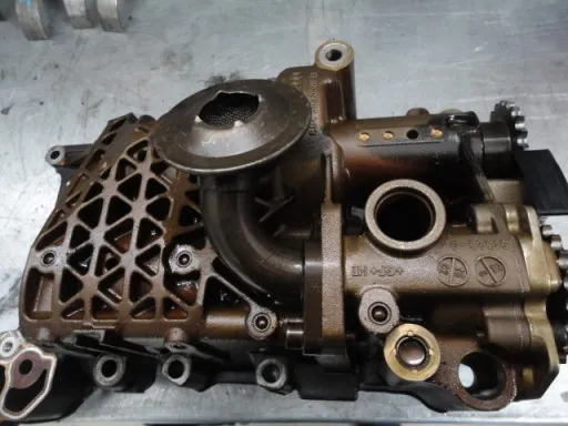 РОЛИКОВЫЙ НАСОС 06A103535 AUDI VW SEAT SKODA 2.0 FSI